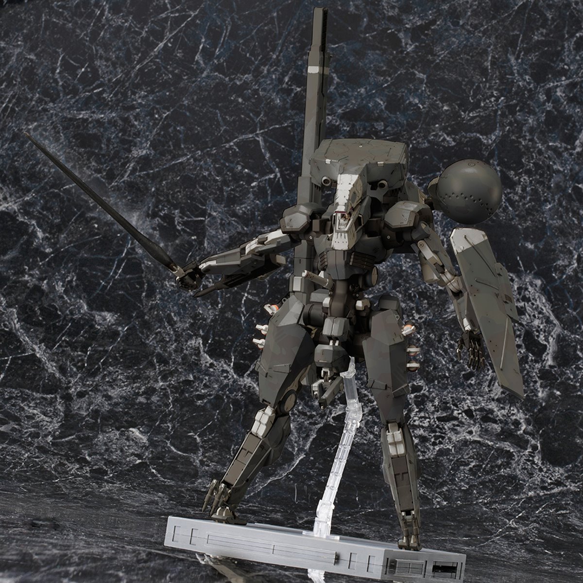 1037-metal-gear-solid-v-the-phantom-pain-metal-gear-sahelanthropus-black-version-1-100-scale-model-kit-rerun-1.webp