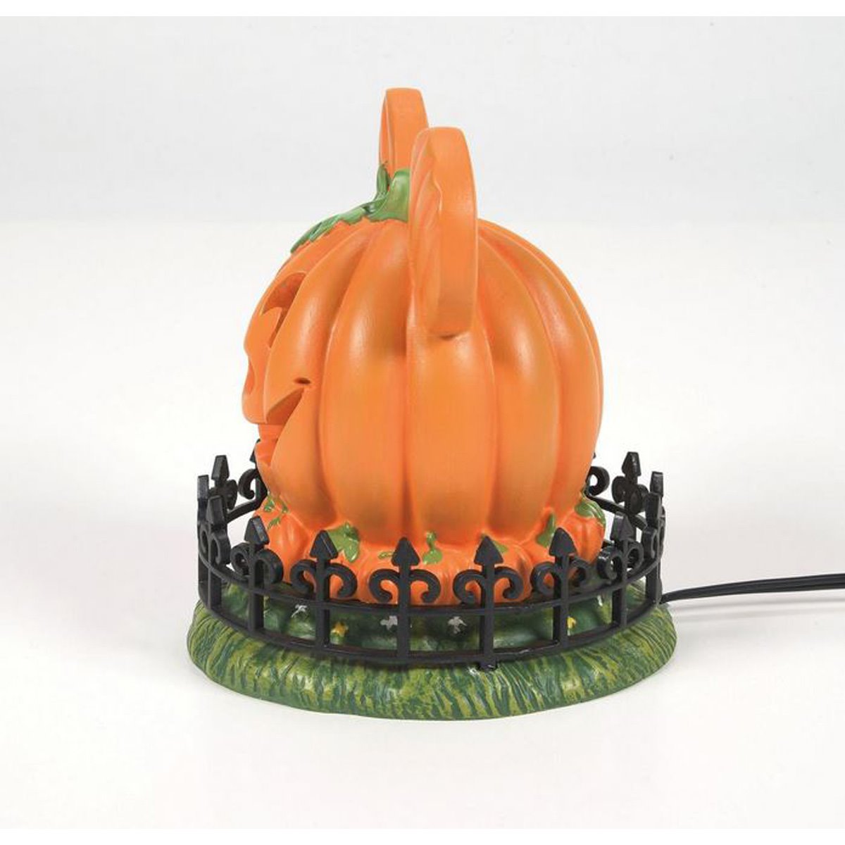 1107-disney-village-mickey-s-town-center-pumpkin-statue-1.jpg