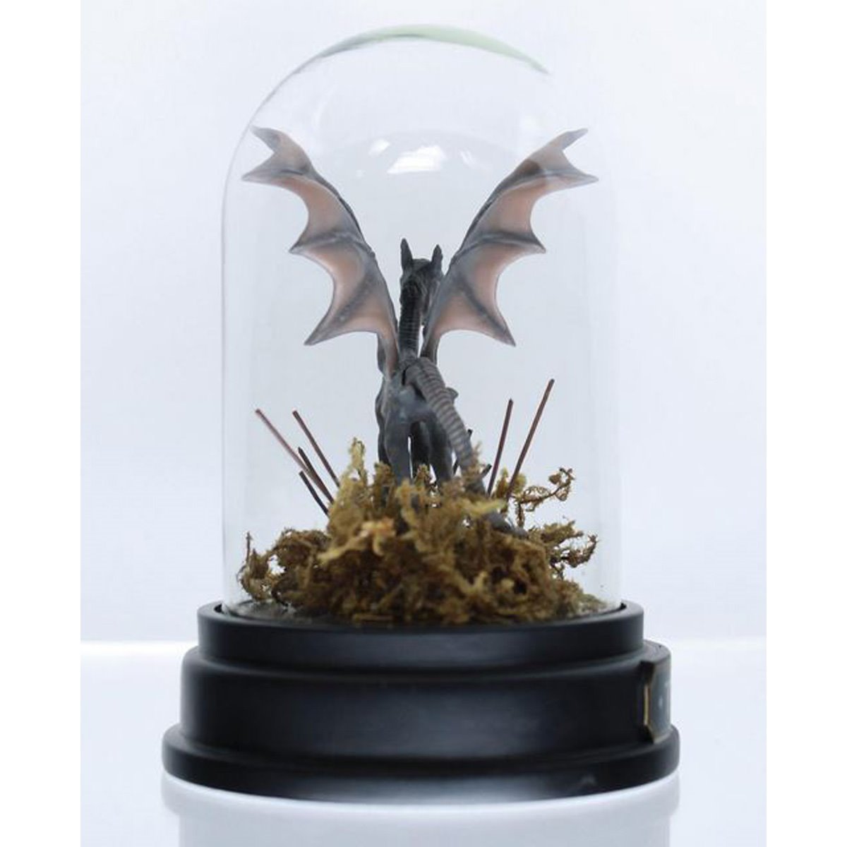 1109-wizarding-world-of-harry-potter-thestral-curiosity-cloche-statue-1.webp
