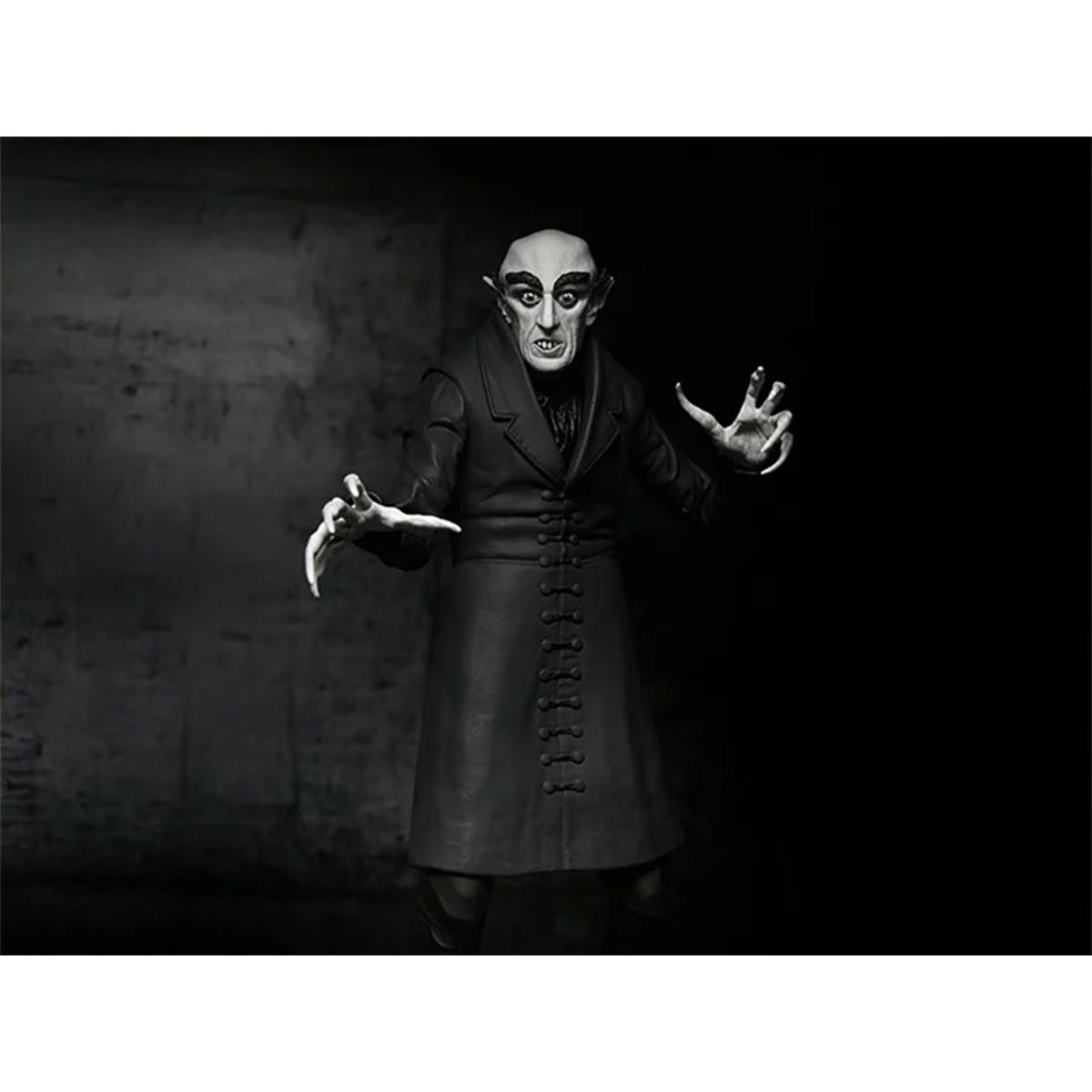 1331-nosferatu-ultimate-count-orlok-black-white-7-inch-scale-action-figure-1.webp