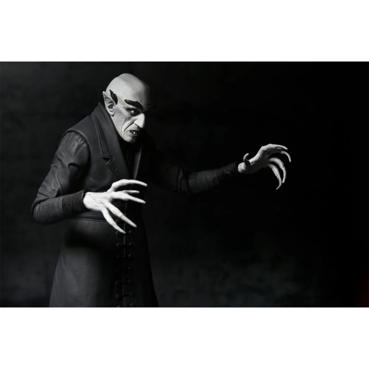 1331-nosferatu-ultimate-count-orlok-black-white-7-inch-scale-action-figure-1.webp