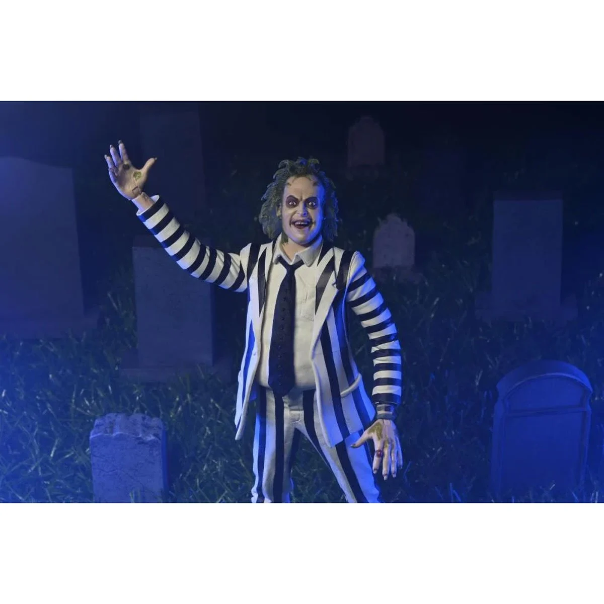 1339-beetlejuice-1988-black-and-white-striped-suit-7-inch-scale-action-figure-1.webp