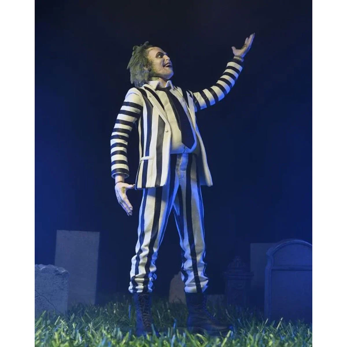 1339-beetlejuice-1988-black-and-white-striped-suit-7-inch-scale-action-figure-1.webp