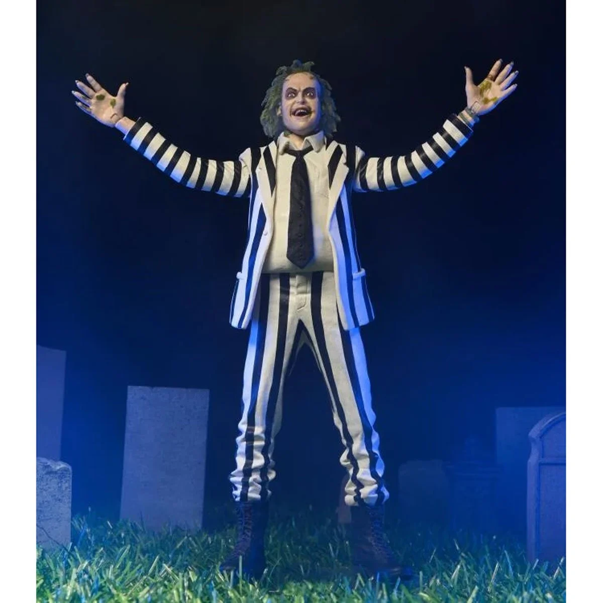 1339-beetlejuice-1988-black-and-white-striped-suit-7-inch-scale-action-figure-1.webp