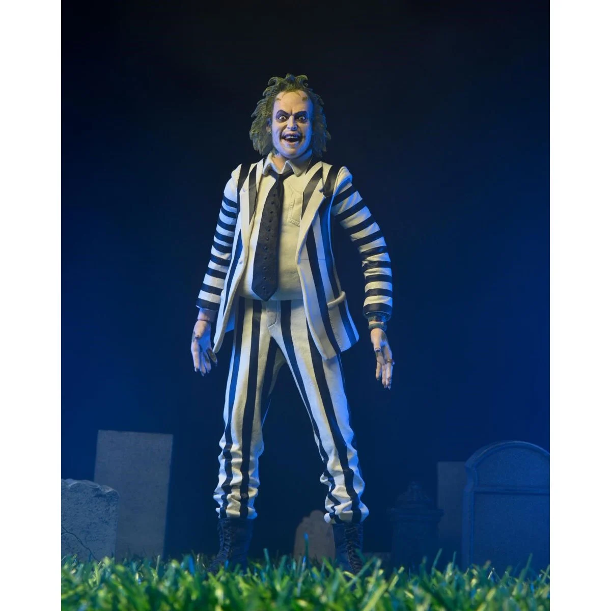 1339-beetlejuice-1988-black-and-white-striped-suit-7-inch-scale-action-figure-1.webp