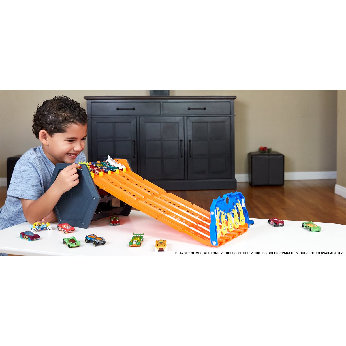 469-hot-wheels-roll-out-race-way-playset-1.jpg
