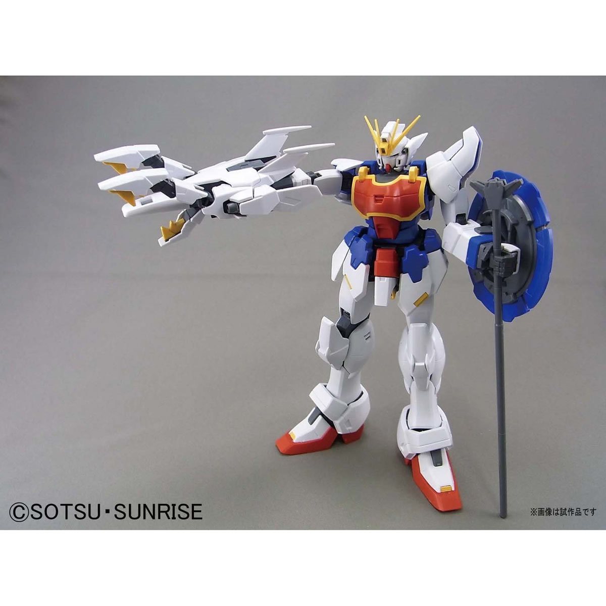 673-mobile-suit-gundam-wing-endless-waltz-shenlong-gundam-ew-master-grade-1-100-scale-model-kit-1.jpg