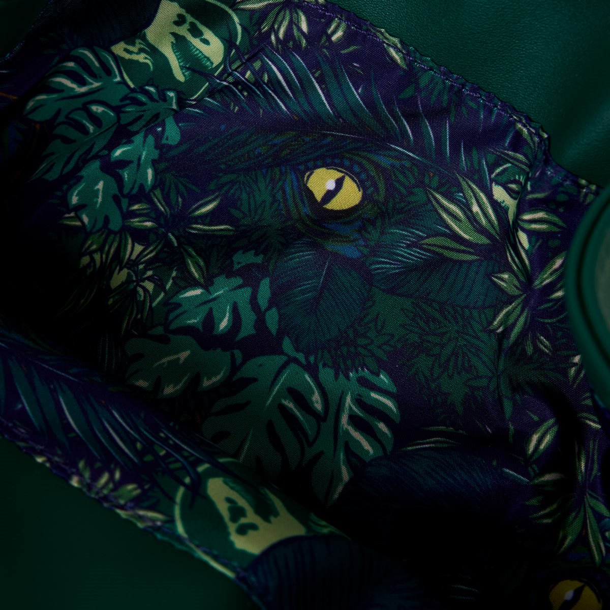 790-jurassic-world-jungle-glow-in-the-dark-mini-backpack-1.jpg