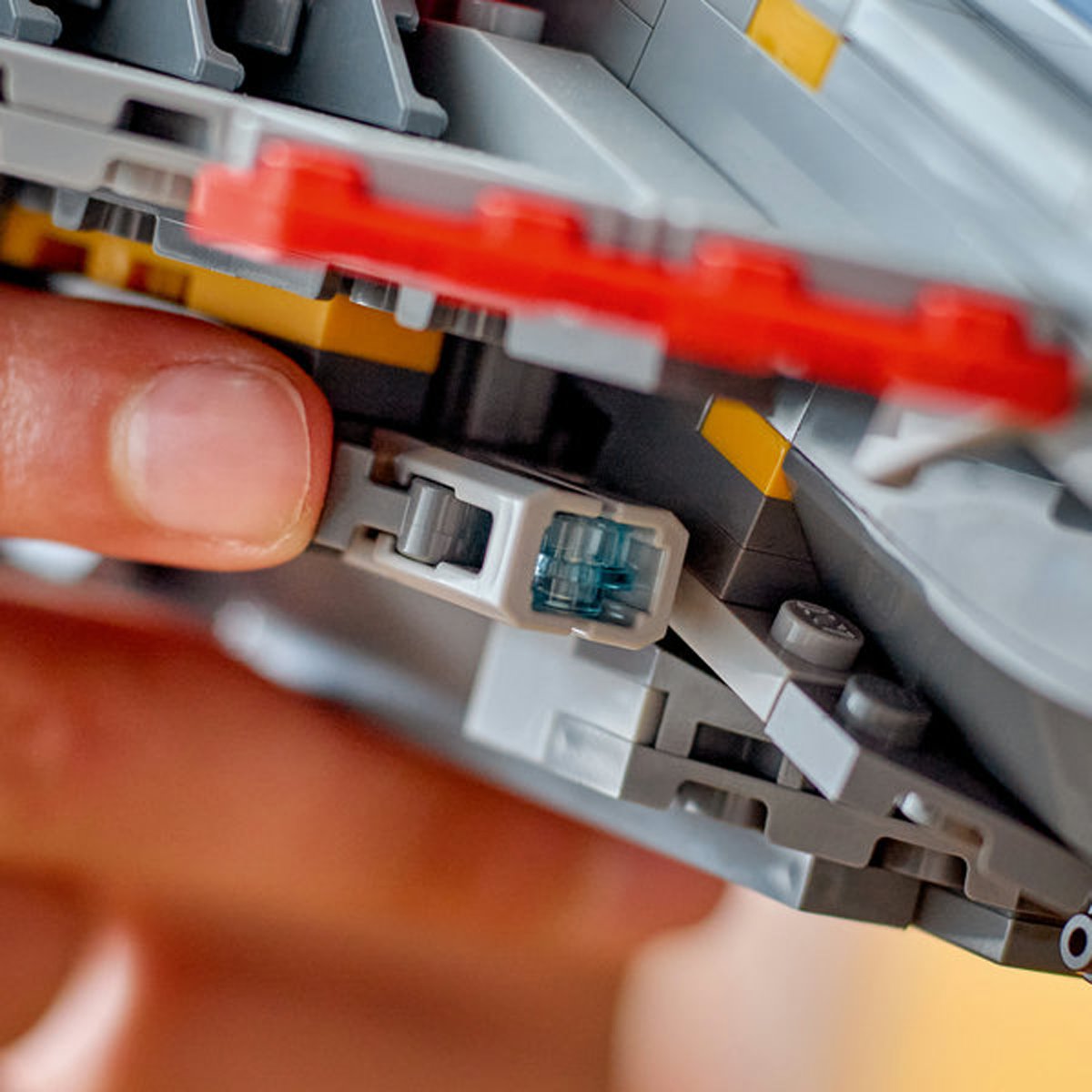799-lego-76325-avengers-age-of-ultron-quinjet-1.jpg