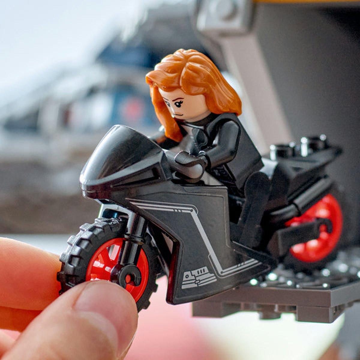 799-lego-76325-avengers-age-of-ultron-quinjet-1.jpg