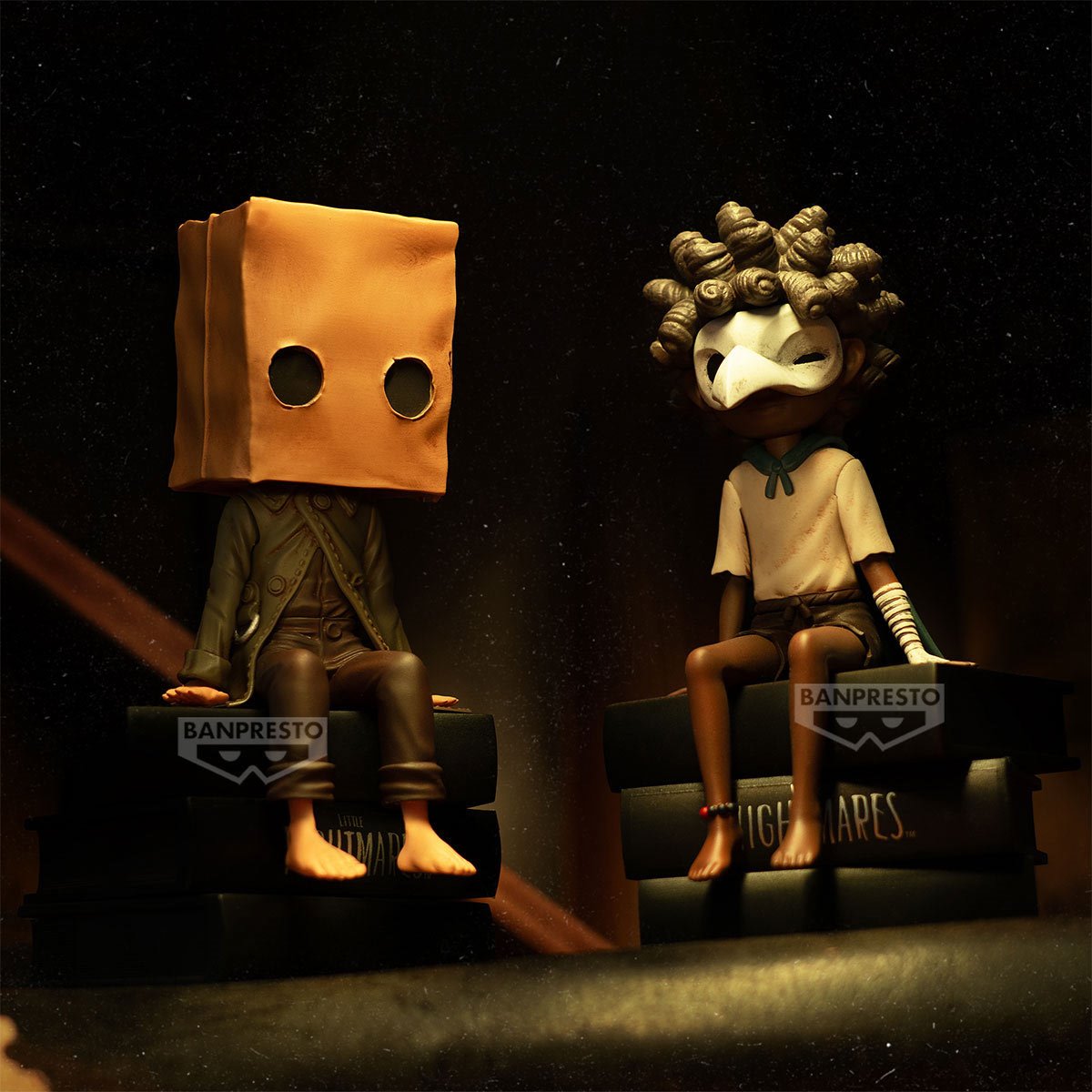 852-little-nightmares-mono-vol-1-monitor-top-statue-1.webp