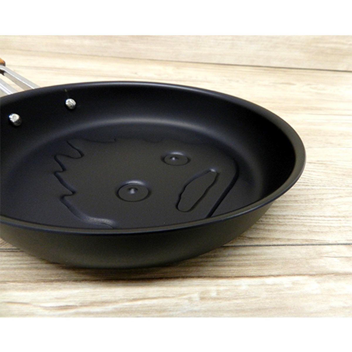 911-howl-s-moving-castle-calcifer-kitchen-tool-frying-pan-1.webp